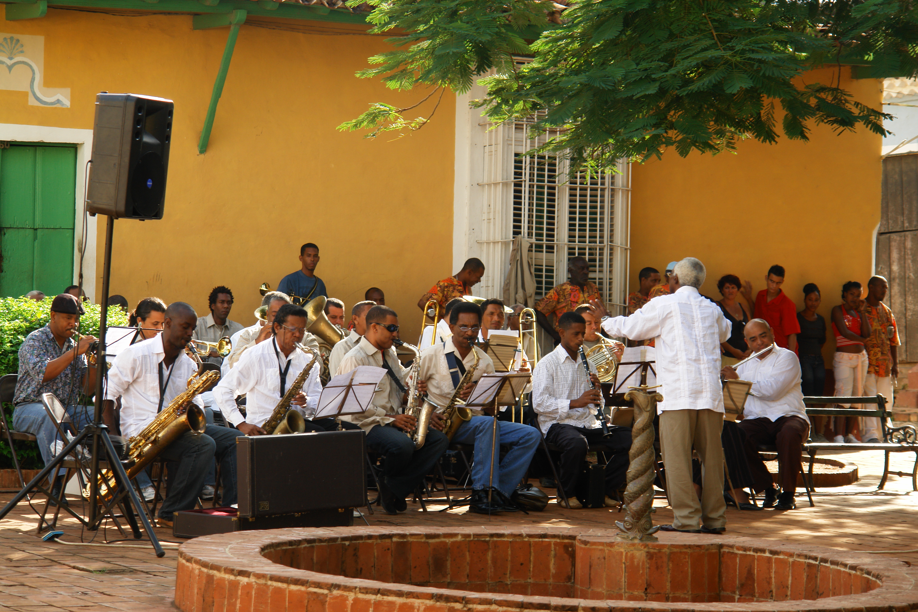 La tradición de las bandas en Cuba forma parte de los rasgos culturales inscritos en la vida de la Isla tras la conquista y colonización española.